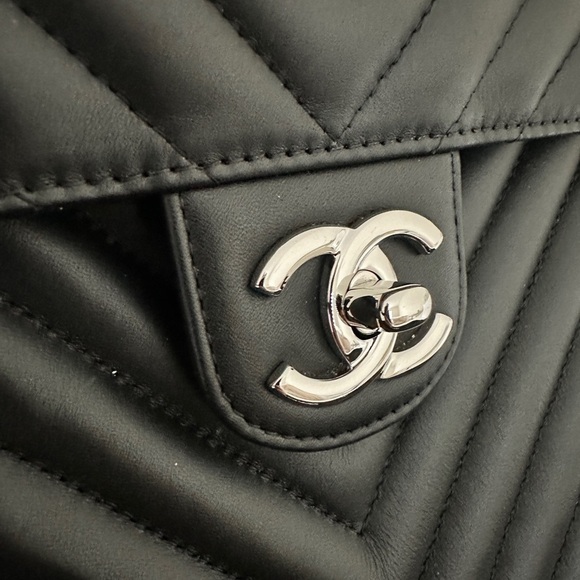 Chanel Black Chevron Quilted Lambskin Leather Large Urban Spirit Backpack - Picture 3 of 15